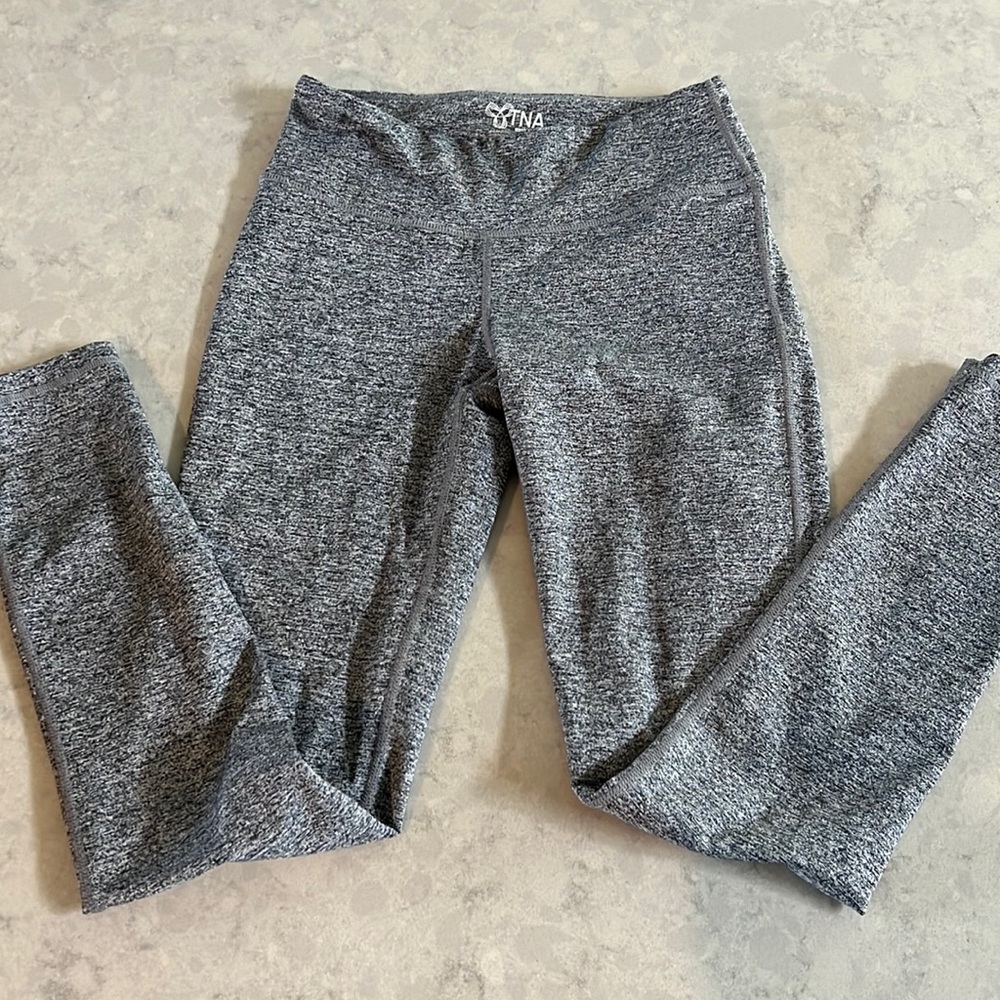 Aritzia TNA tights/leggings XS